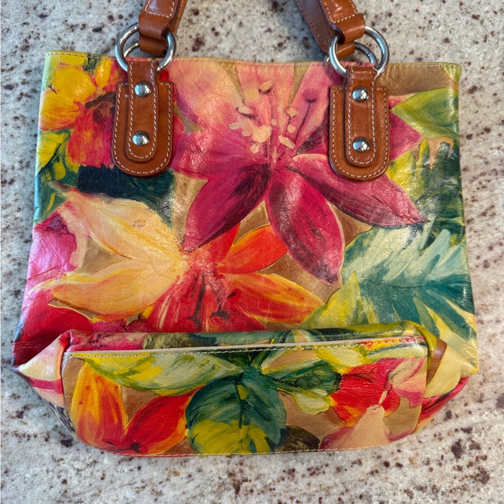 Floral Shoulder Bag with Tan Handles - Picture 6 of 10